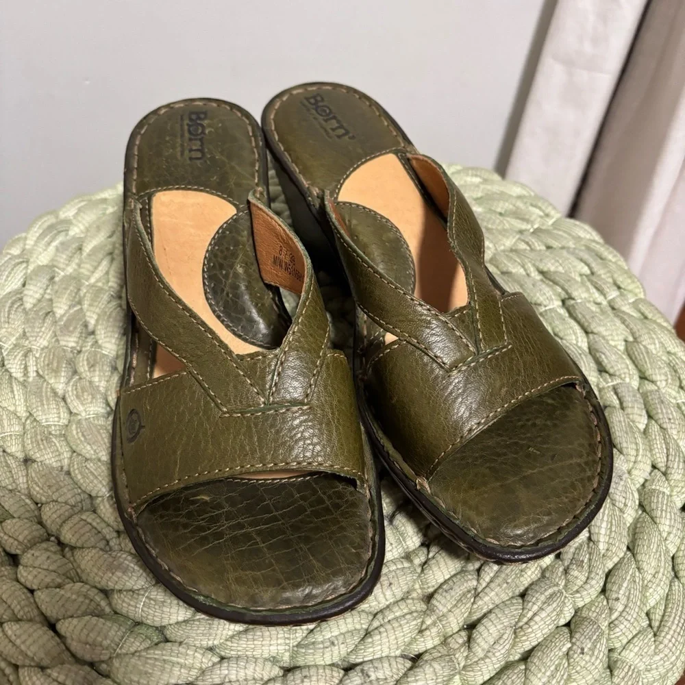 NEW Born Olive Green Leather Slip On Wedge Comfort Sandals Size 8